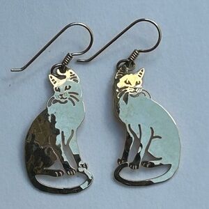 WILD BRYDE Gold Tone Sitting Cat Earrings